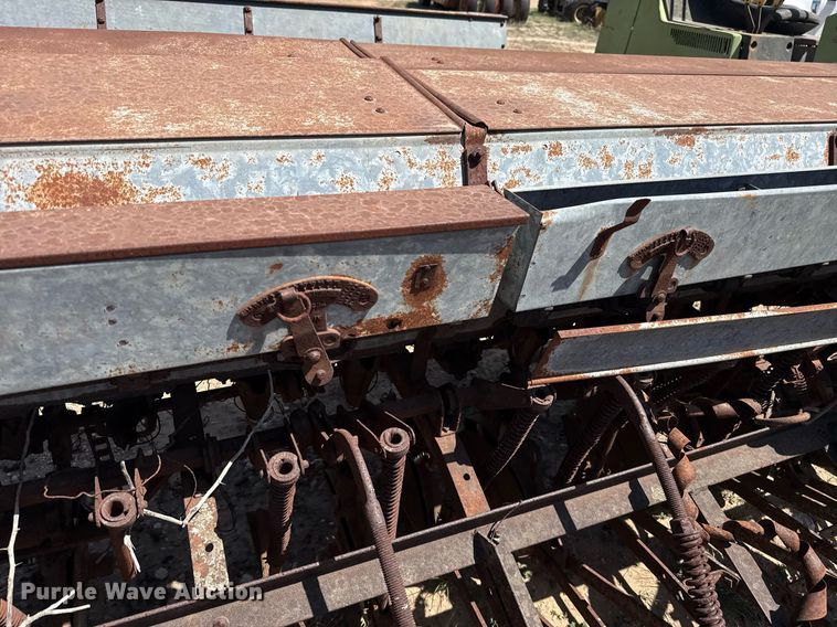 image for item EJ3522 (3) grain drills