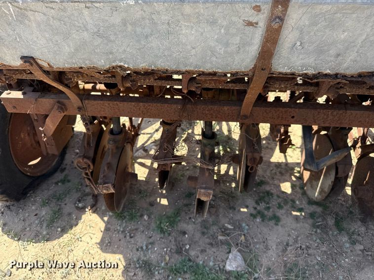 image for item EJ3522 (3) grain drills