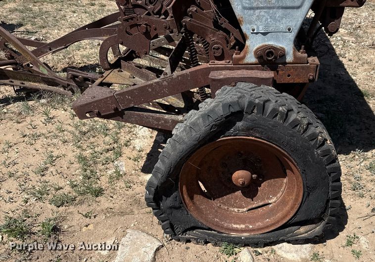 image for item EJ3522 (3) grain drills