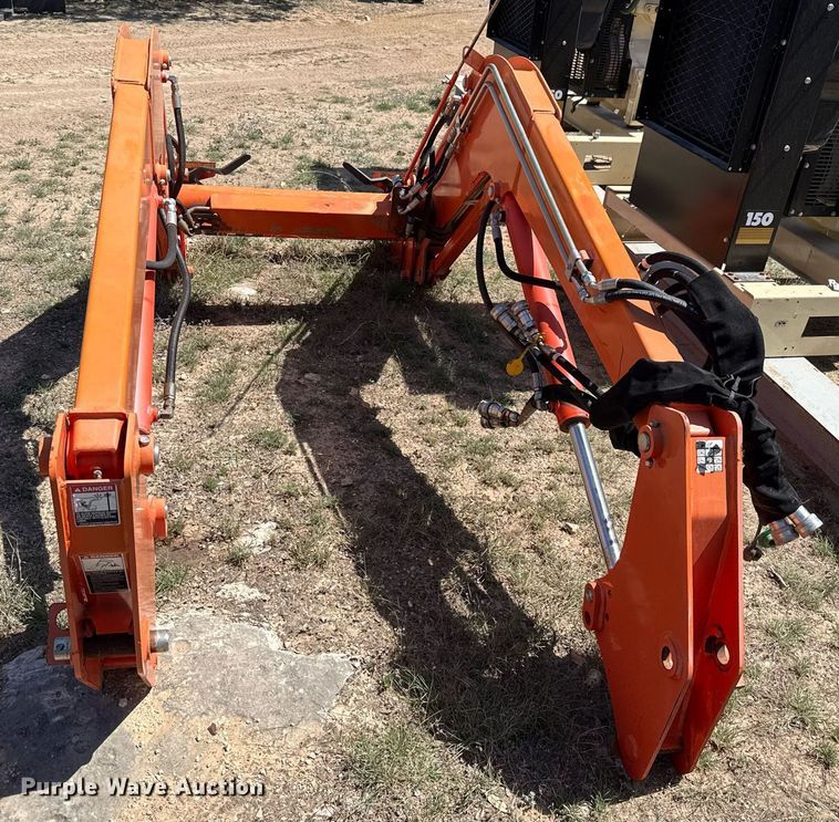 image for item EJ3523 Kubota LA1854S loader