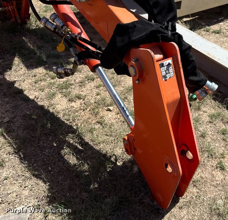 image for item EJ3523 Kubota LA1854S loader