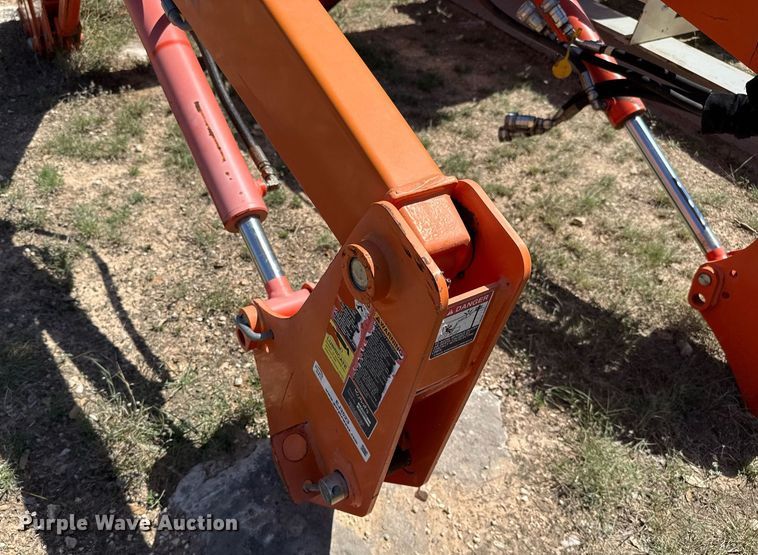 image for item EJ3523 Kubota LA1854S loader