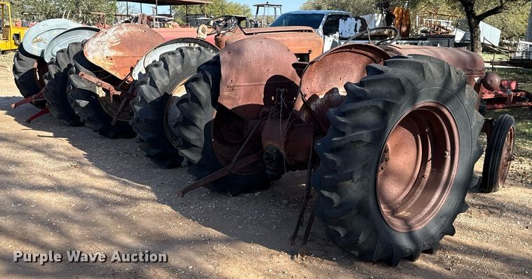 image for item EJ3531 (3) tractors