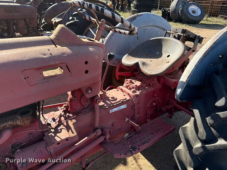 image for item EJ3531 (3) tractors