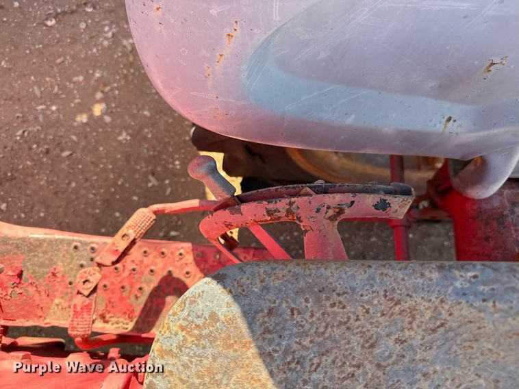 image for item EJ3531 (3) tractors