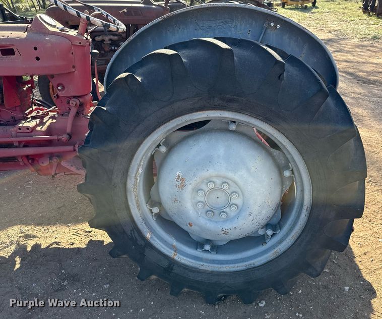 image for item EJ3531 (3) tractors