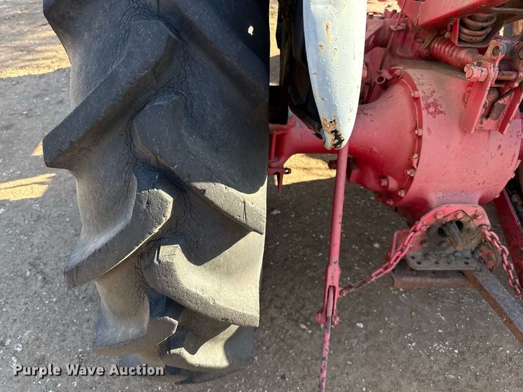 image for item EJ3531 (3) tractors