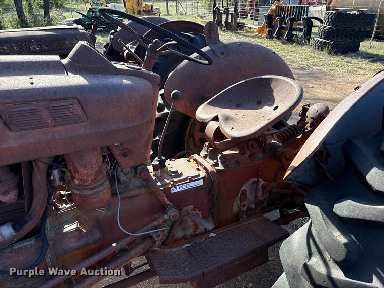 image for item EJ3531 (3) tractors