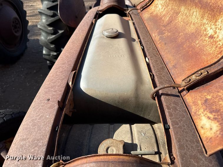 image for item EJ3531 (3) tractors