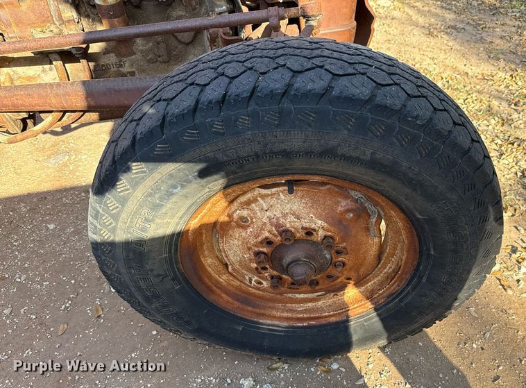 image for item EJ3531 (3) tractors