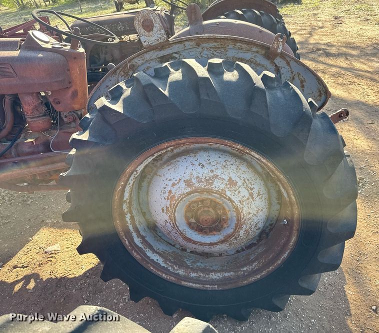 image for item EJ3531 (3) tractors