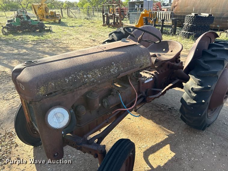 image for item EJ3531 (3) tractors