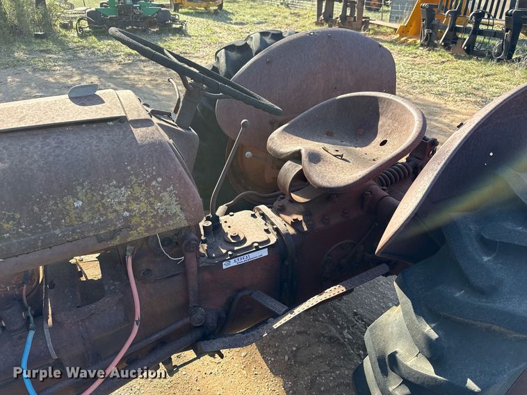 image for item EJ3531 (3) tractors