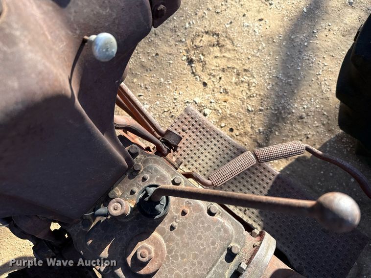 image for item EJ3531 (3) tractors