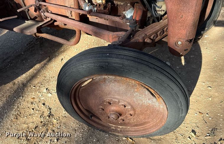 image for item EJ3531 (3) tractors