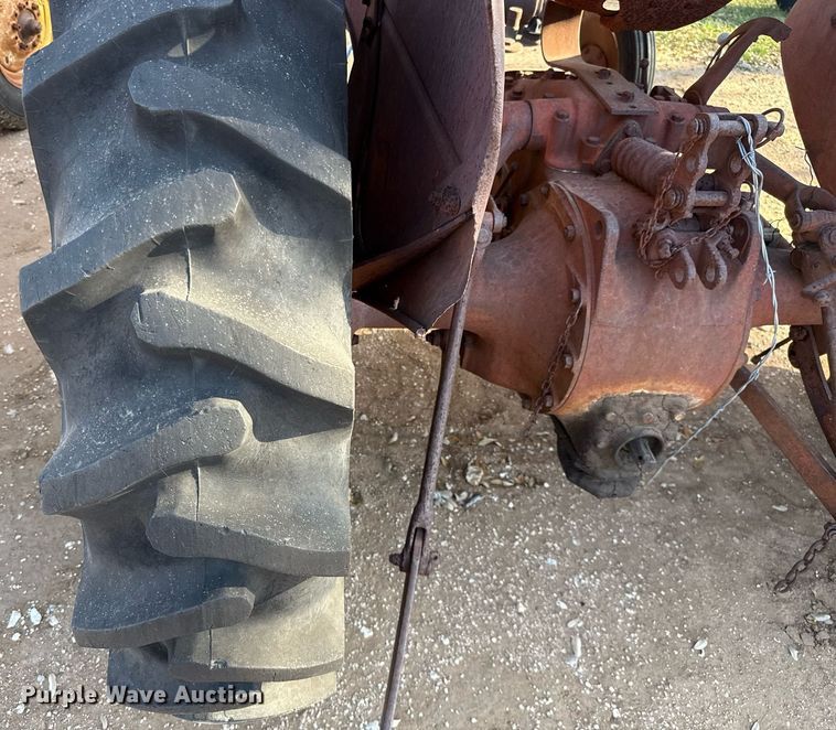 image for item EJ3531 (3) tractors