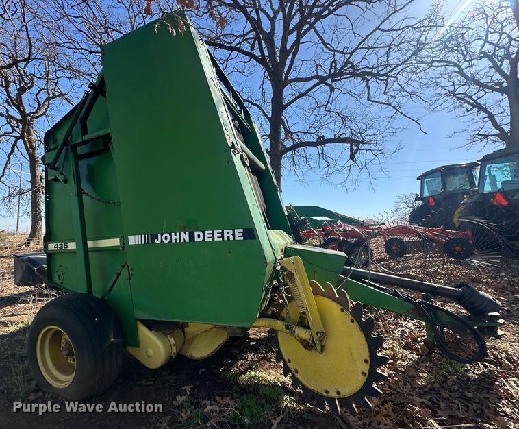 image for item EK0512 John Deere 435 round baler