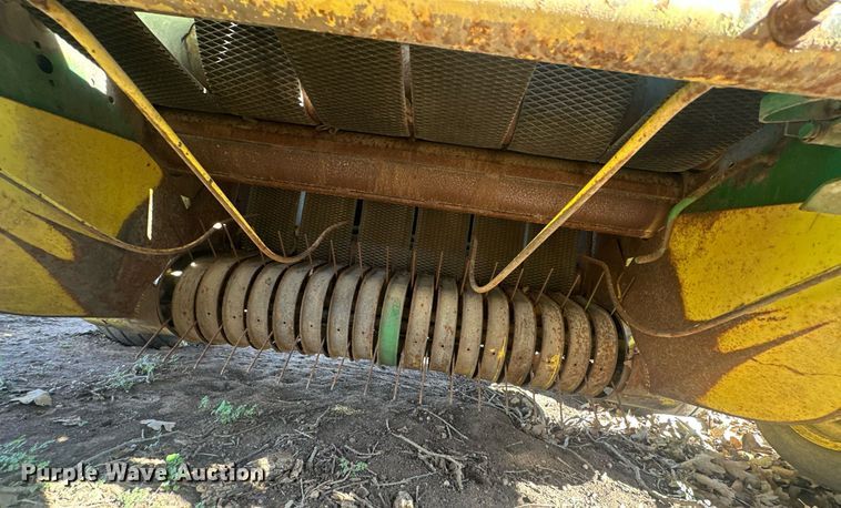 image for item EK0512 John Deere 435 round baler