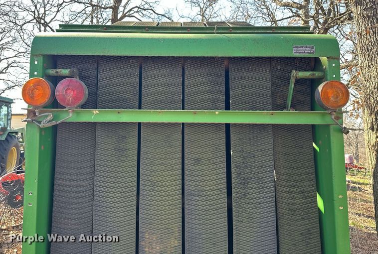 image for item EK0512 John Deere 435 round baler