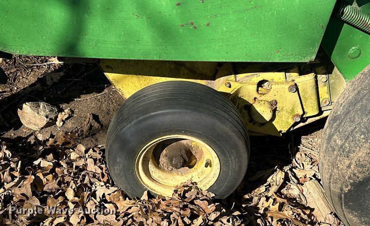 image for item EK0512 John Deere 435 round baler