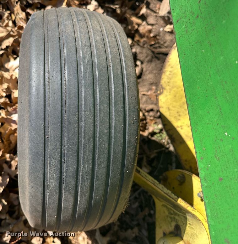 image for item EK0512 John Deere 435 round baler