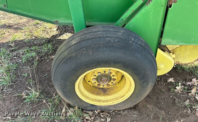 image for item EK0512 John Deere 435 round baler