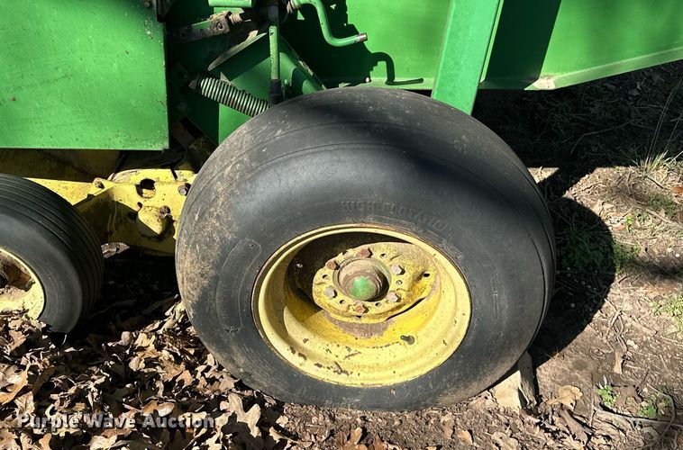image for item EK0512 John Deere 435 round baler