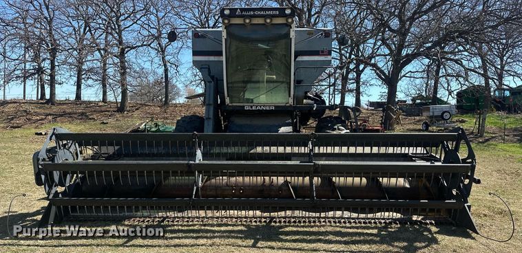 image for item EK0514 1982 Gleaner L2 combine