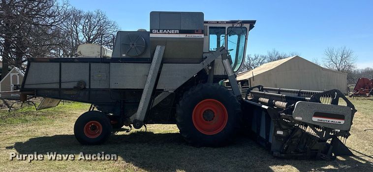 image for item EK0514 1982 Gleaner L2 combine
