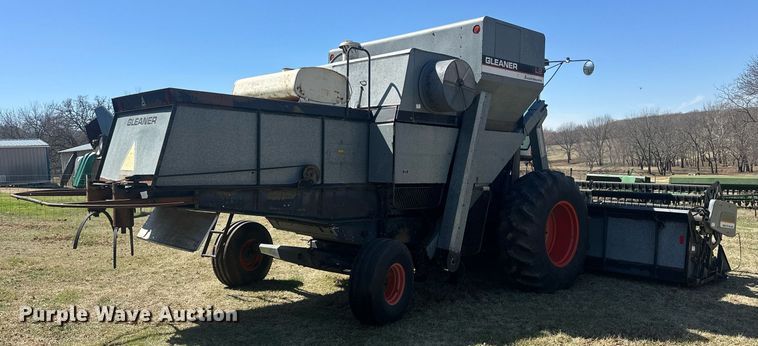 image for item EK0514 1982 Gleaner L2 combine