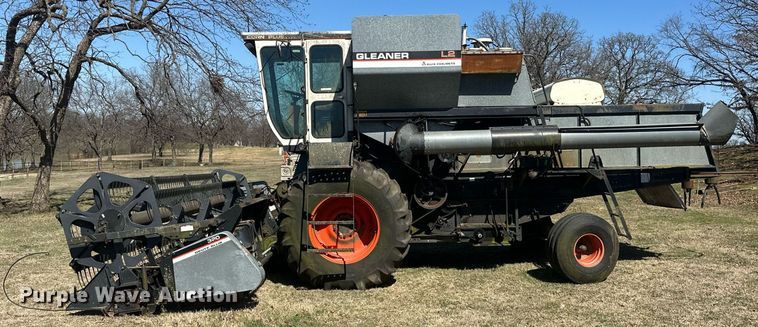 image for item EK0514 1982 Gleaner L2 combine