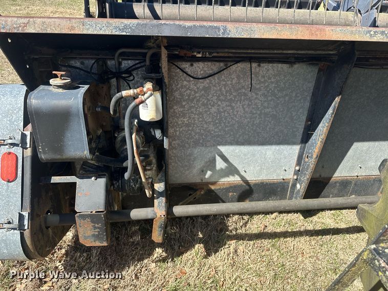 image for item EK0514 1982 Gleaner L2 combine