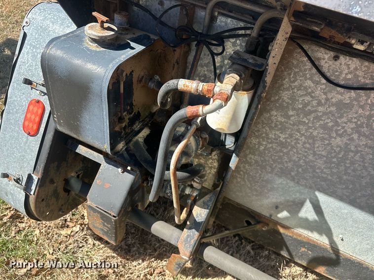 image for item EK0514 1982 Gleaner L2 combine