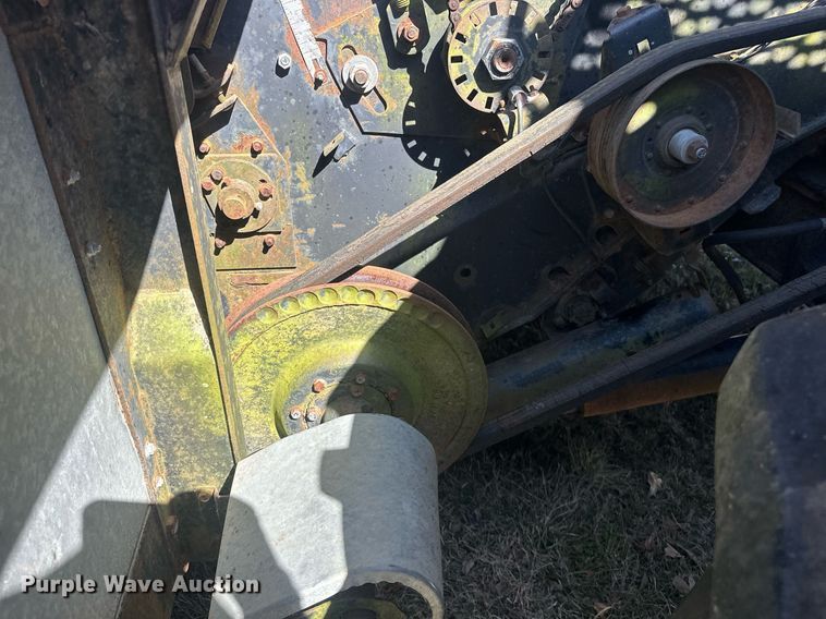 image for item EK0514 1982 Gleaner L2 combine