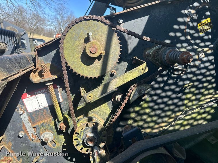 image for item EK0514 1982 Gleaner L2 combine