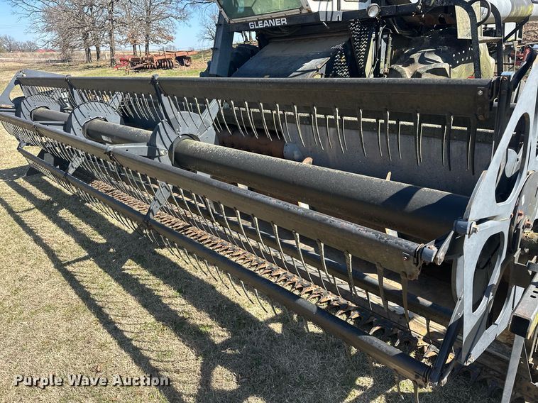 image for item EK0514 1982 Gleaner L2 combine