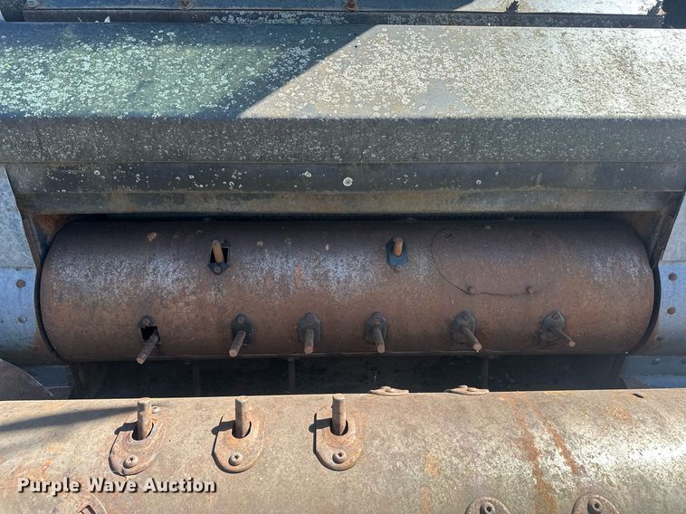 image for item EK0514 1982 Gleaner L2 combine