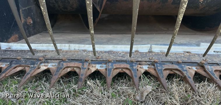 image for item EK0514 1982 Gleaner L2 combine