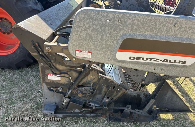 image for item EK0514 1982 Gleaner L2 combine