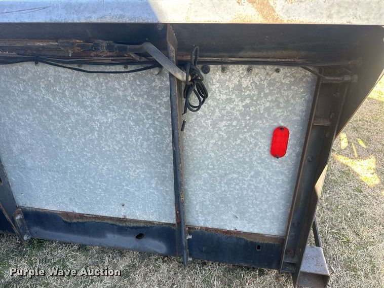 image for item EK0514 1982 Gleaner L2 combine