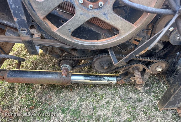 image for item EK0514 1982 Gleaner L2 combine