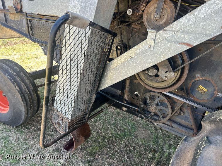 image for item EK0514 1982 Gleaner L2 combine