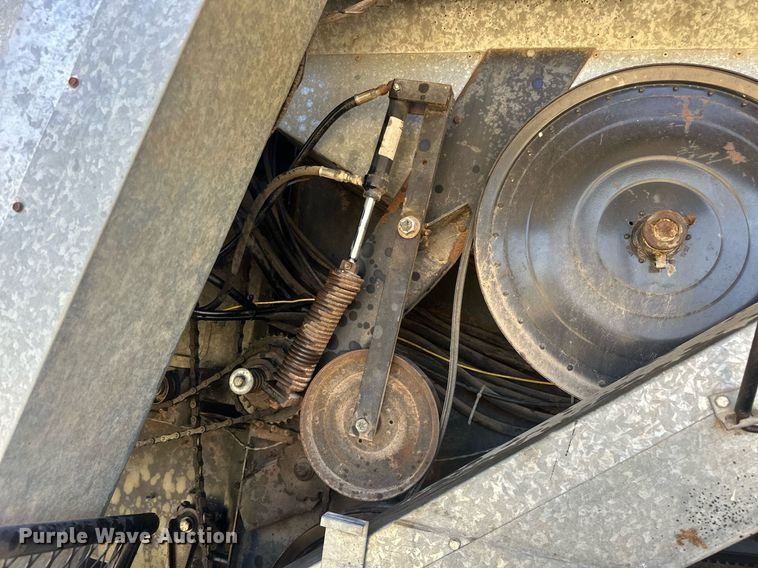 image for item EK0514 1982 Gleaner L2 combine