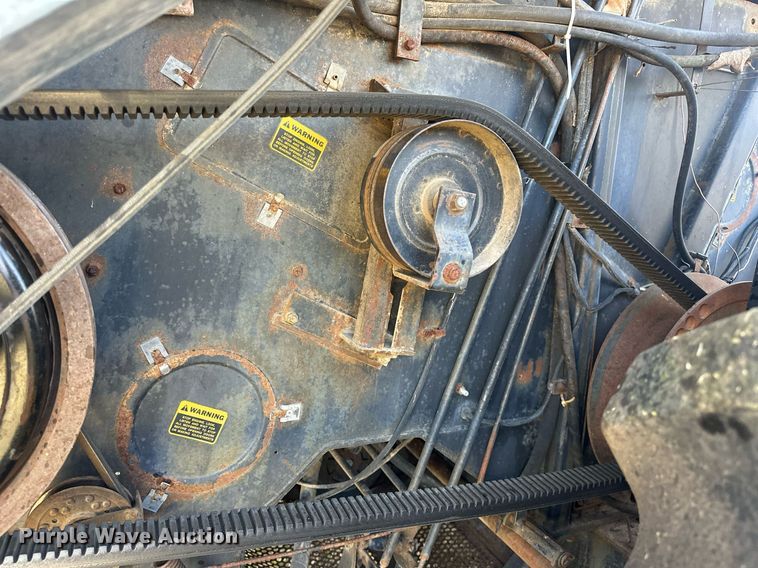 image for item EK0514 1982 Gleaner L2 combine