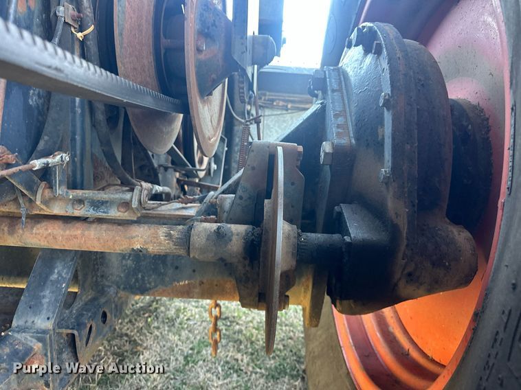 image for item EK0514 1982 Gleaner L2 combine