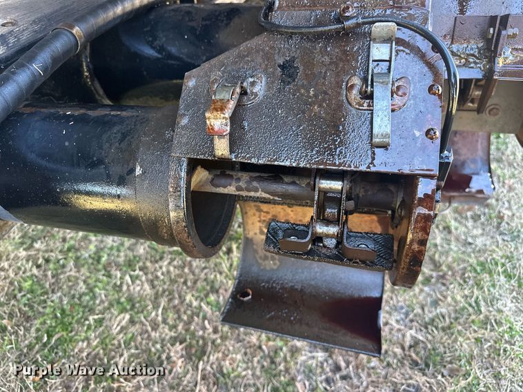 image for item EK0514 1982 Gleaner L2 combine