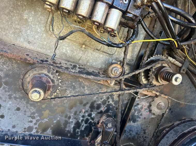 image for item EK0514 1982 Gleaner L2 combine