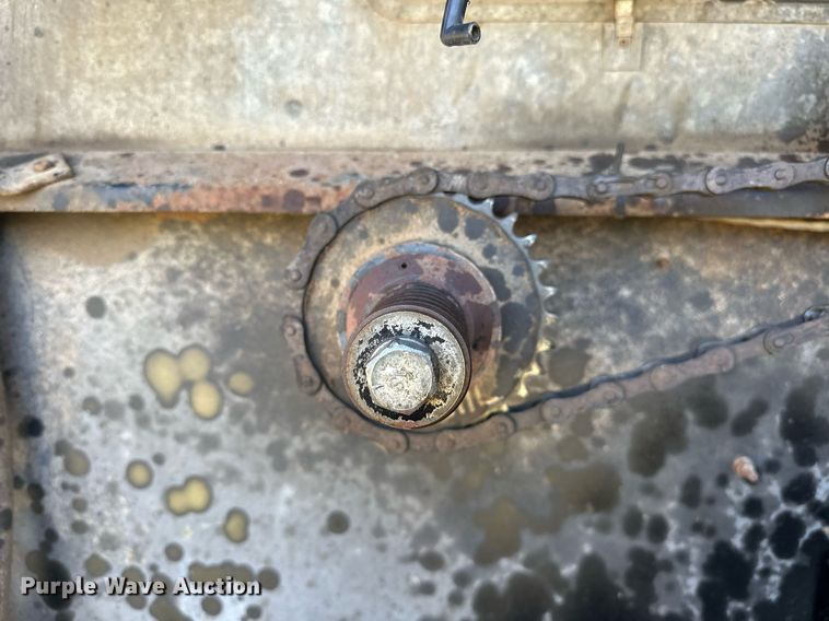 image for item EK0514 1982 Gleaner L2 combine