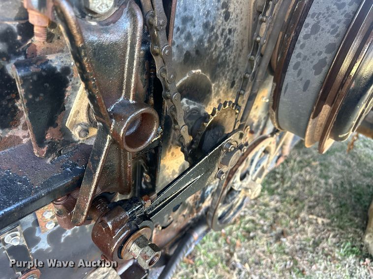 image for item EK0514 1982 Gleaner L2 combine