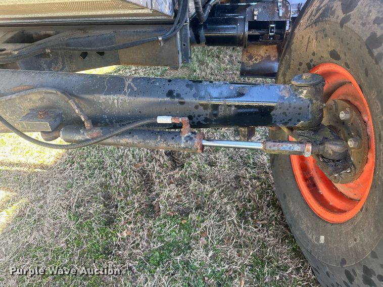 image for item EK0514 1982 Gleaner L2 combine